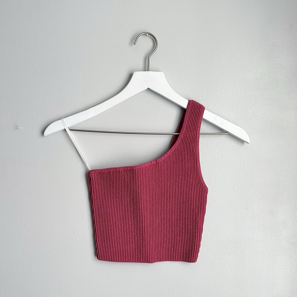 Babaton Ribbed One Shoulder Crop Top